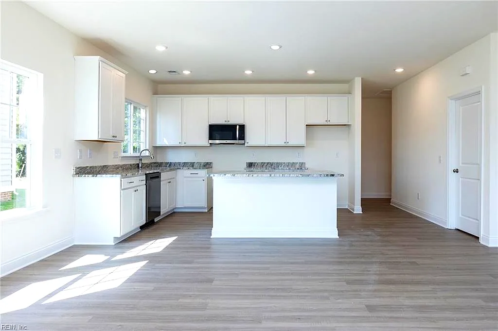 2011 Carroll Brinkley Way, Suffolk — photo