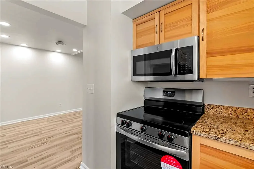 837 Little Bay Ave #3, Norfolk — photo