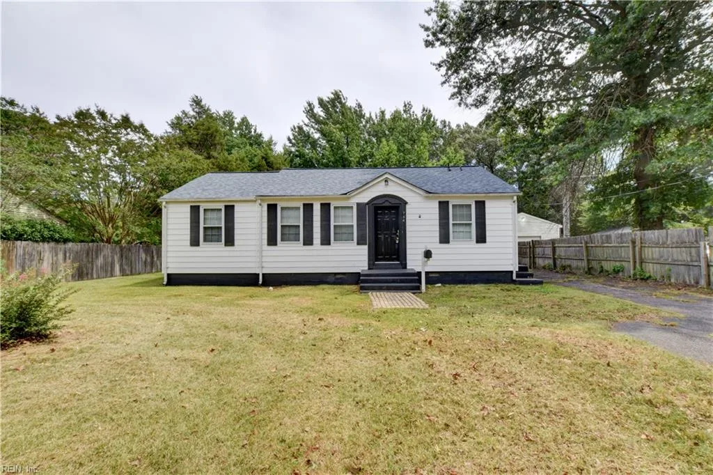 704 James DR, NEWPORTNEWS VA 23605