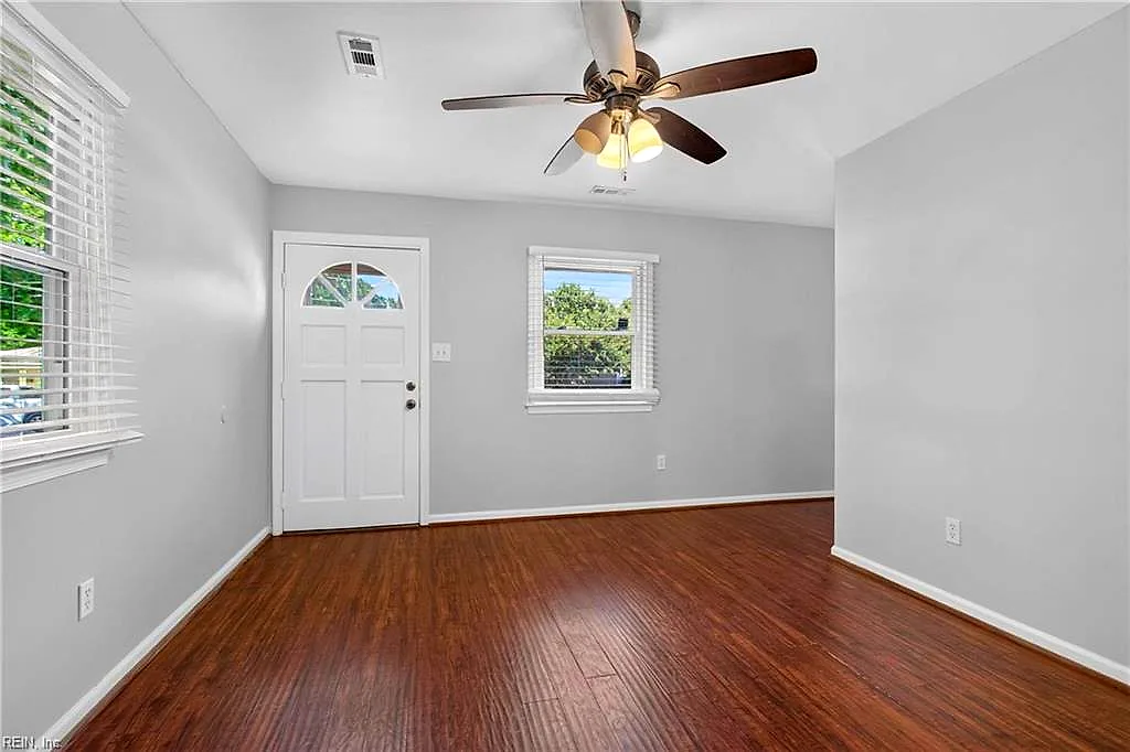 120 Downes St, Hampton — photo
