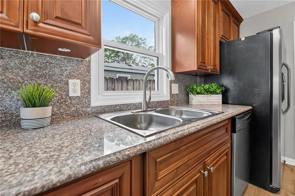 428 Draper Dr, Norfolk — photo