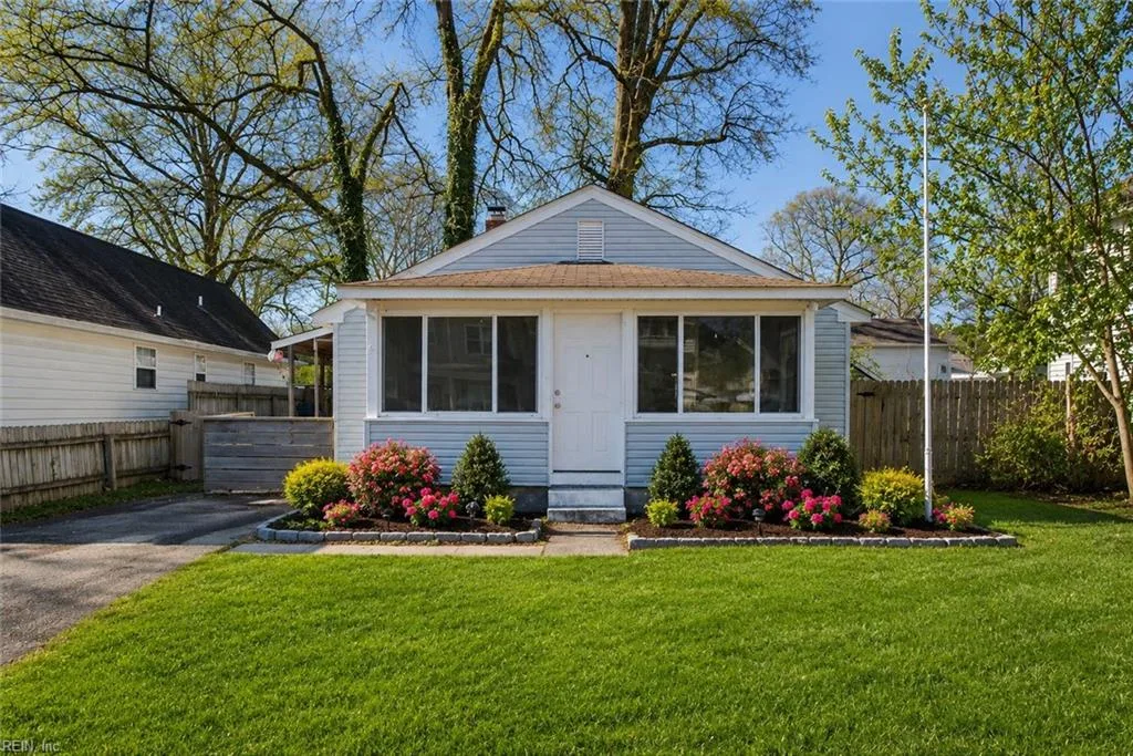 2041 Lockard AVE, CHESAPEAKE VA 23320
