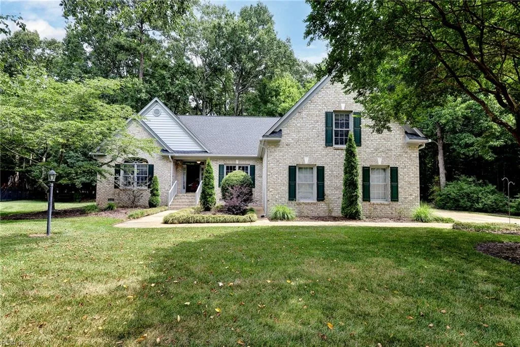 121 Tern CT, YORKTOWN VA 23692