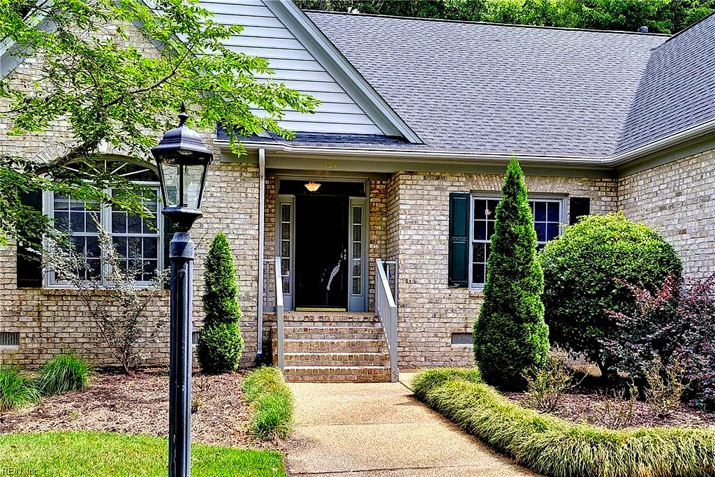 121 Tern Ct, Yorktown — photo