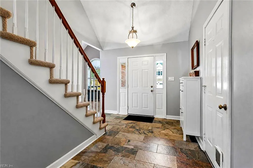 119 E Wedgwood Dr, Yorktown — photo