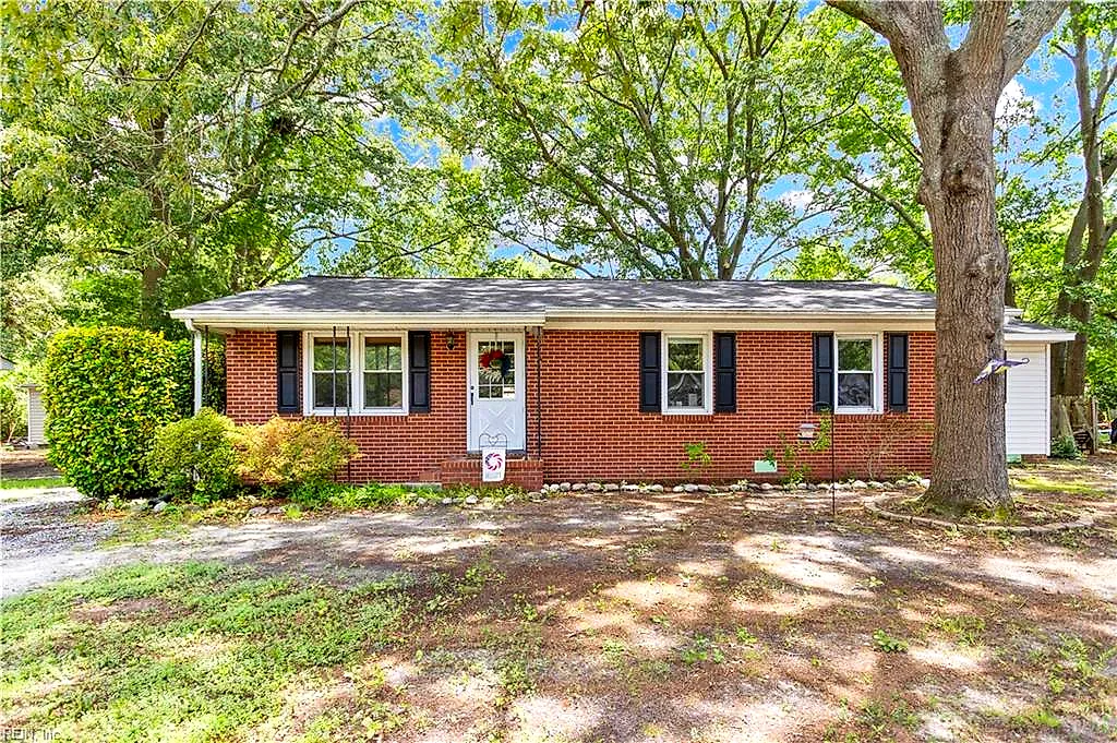 1659 Holly Dr, Gloucester Point — photo