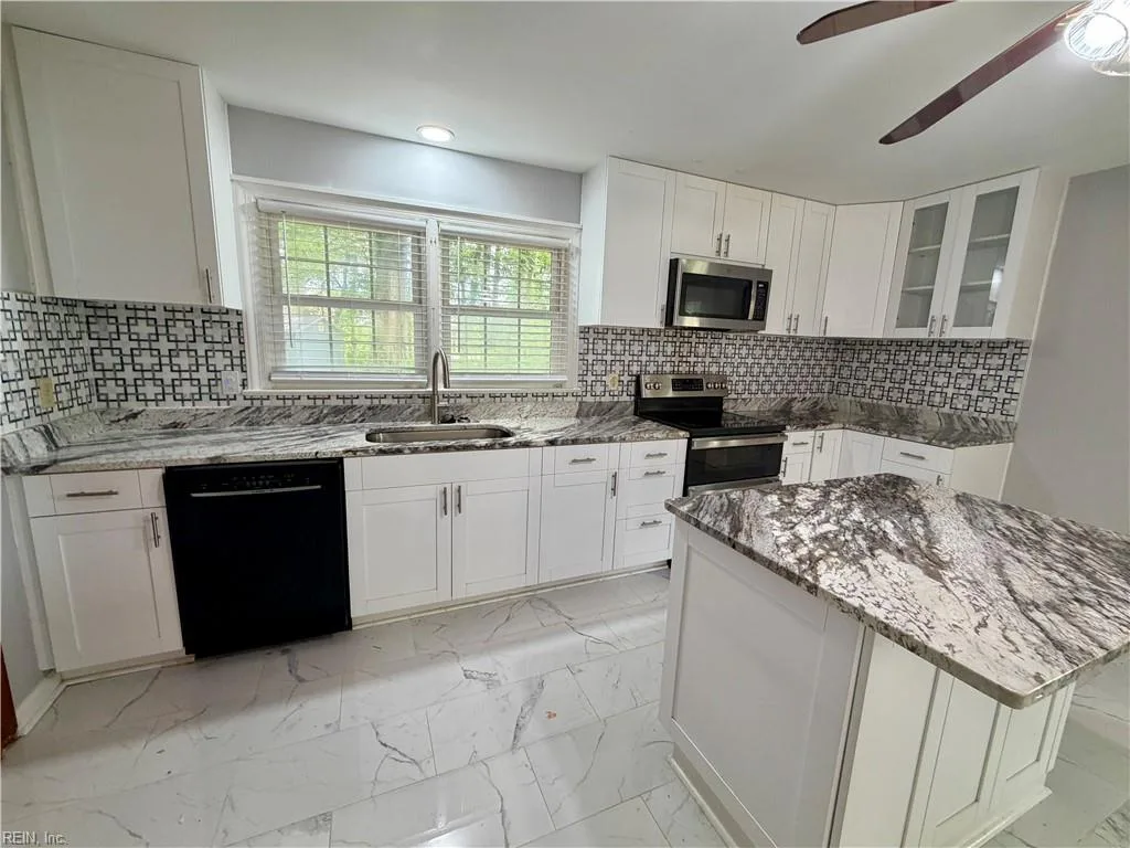 1452 E Pembroke AVE, HAMPTON VA 23663