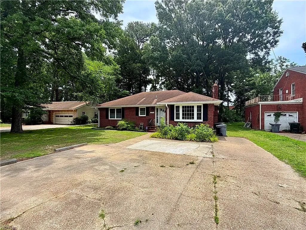 1452 E Pembroke Ave, Hampton — photo