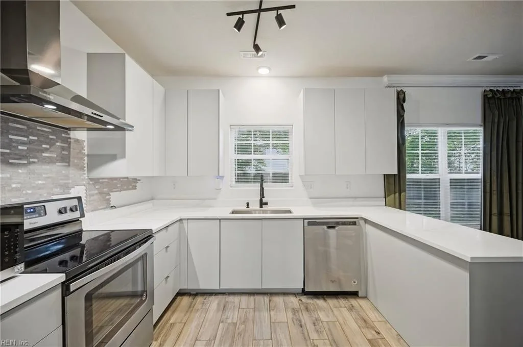 2220 Reservoir Ave, Norfolk — photo