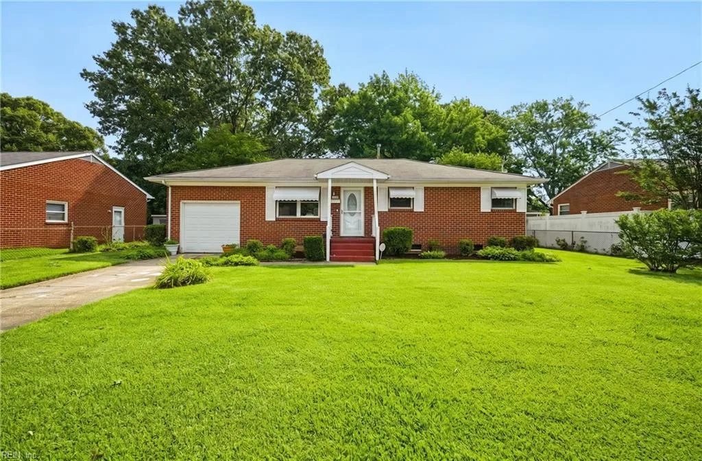 220 Manchester DR, HAMPTON VA 23666