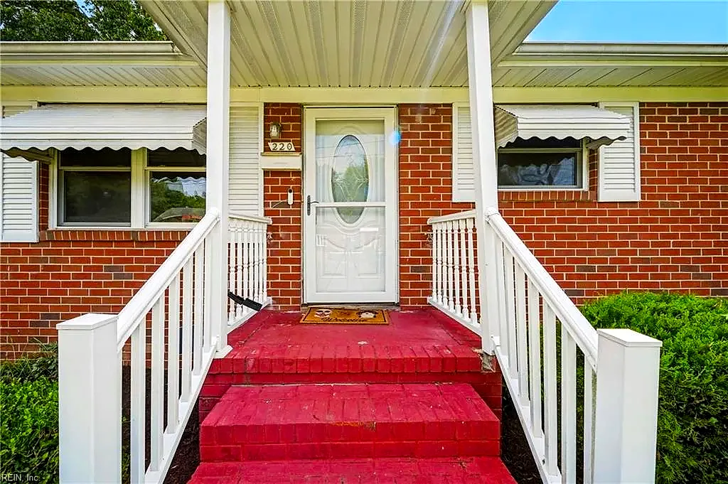 220 Manchester Dr, Hampton — photo