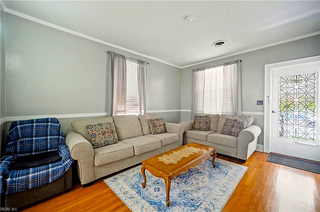 903 Oakwood St, Norfolk — photo