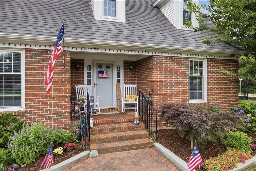 1 N Point DR, PORTSMOUTH VA 23703