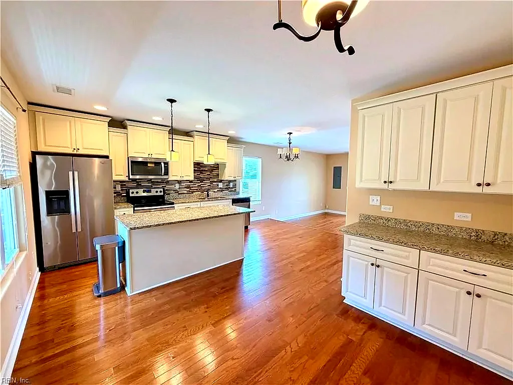 418 Robin Rd, Portsmouth — photo