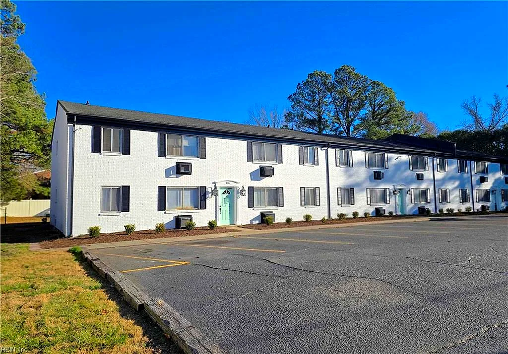 406 Bosley Ave #D, Suffolk — photo