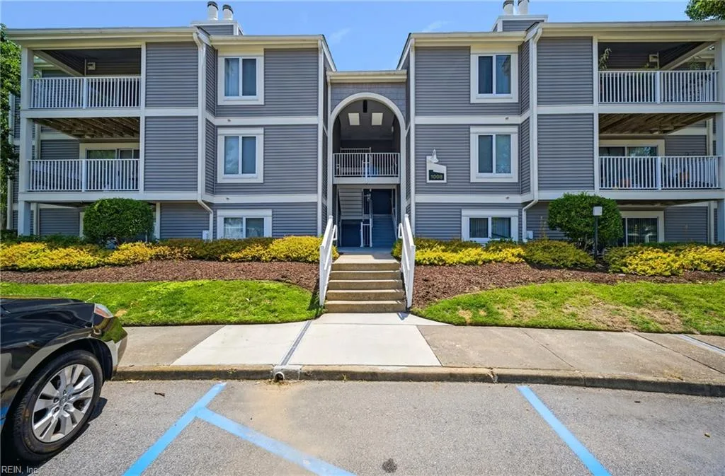 1008 Autumn Woods LN #104, VIRGINIABEACH VA 23454
