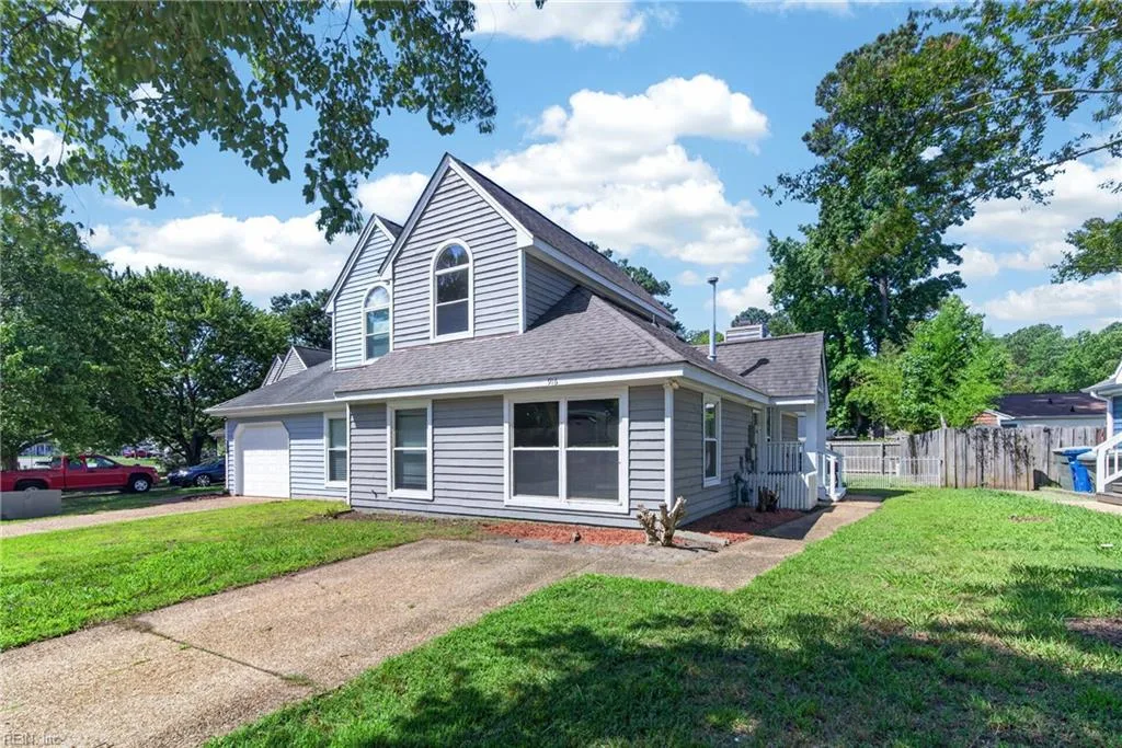 916 Woodcreek DR, NEWPORTNEWS VA 23608