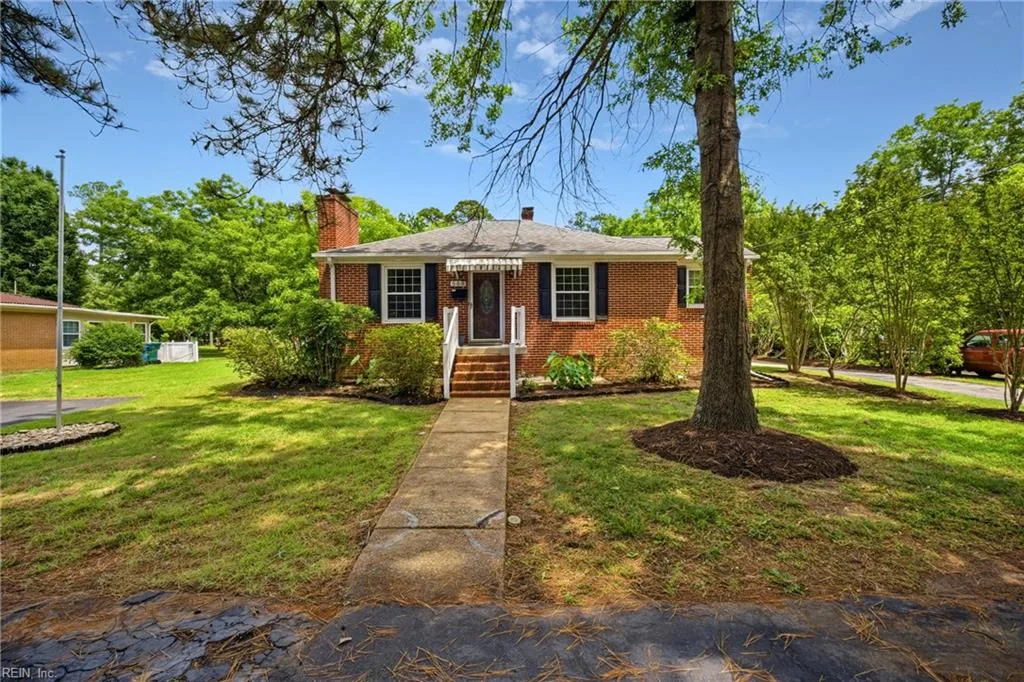 568 Yorktown RD, NEWPORTNEWS VA 23603