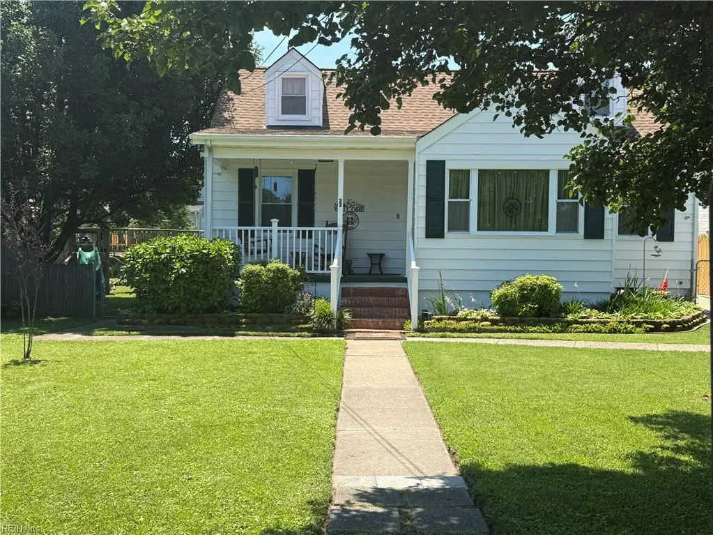 22 Plaza DR, HAMPTON VA 23669