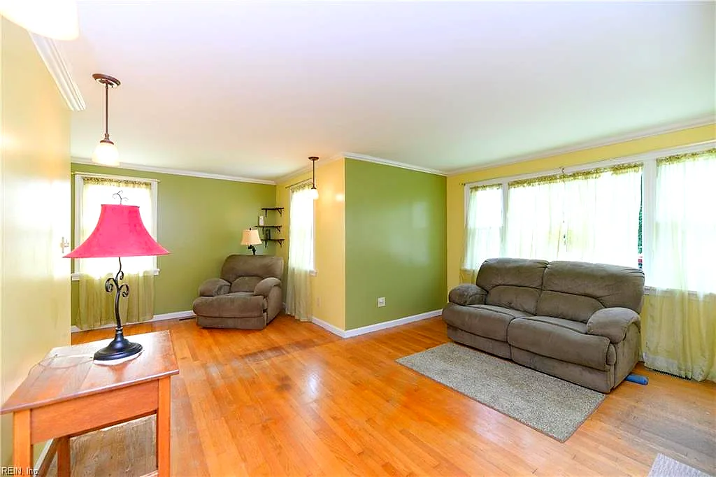 22 Plaza Dr, Hampton — photo