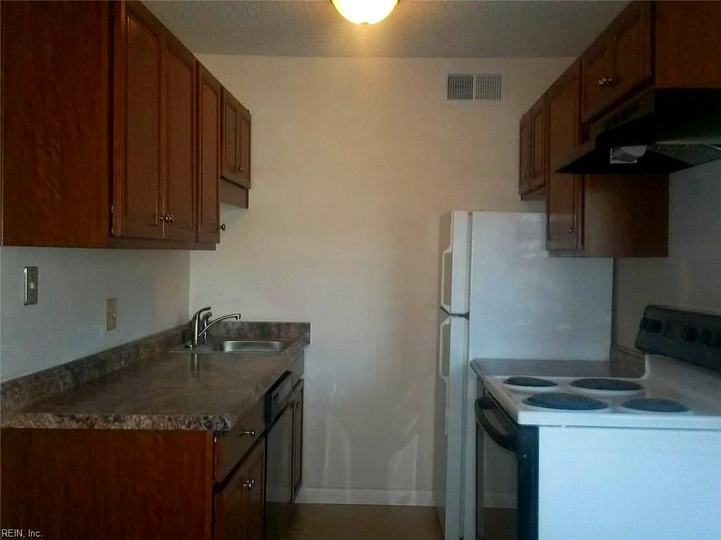 913 Leisure Sq #201, Virginia Beach — photo