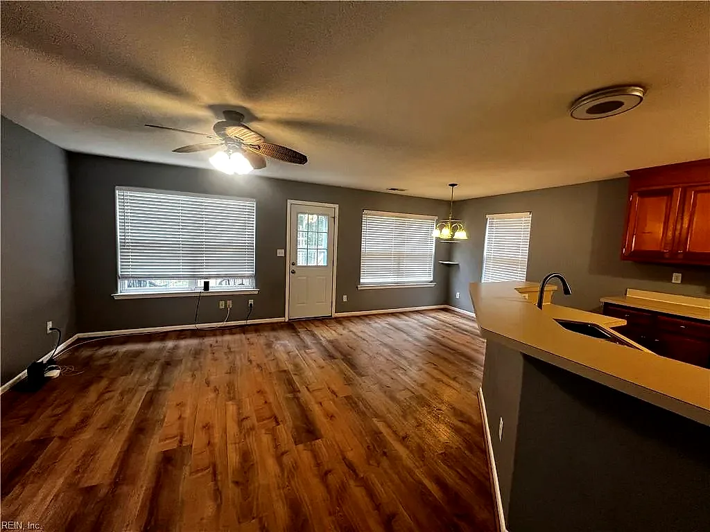6350 Old Townpoint Rd, Suffolk — photo