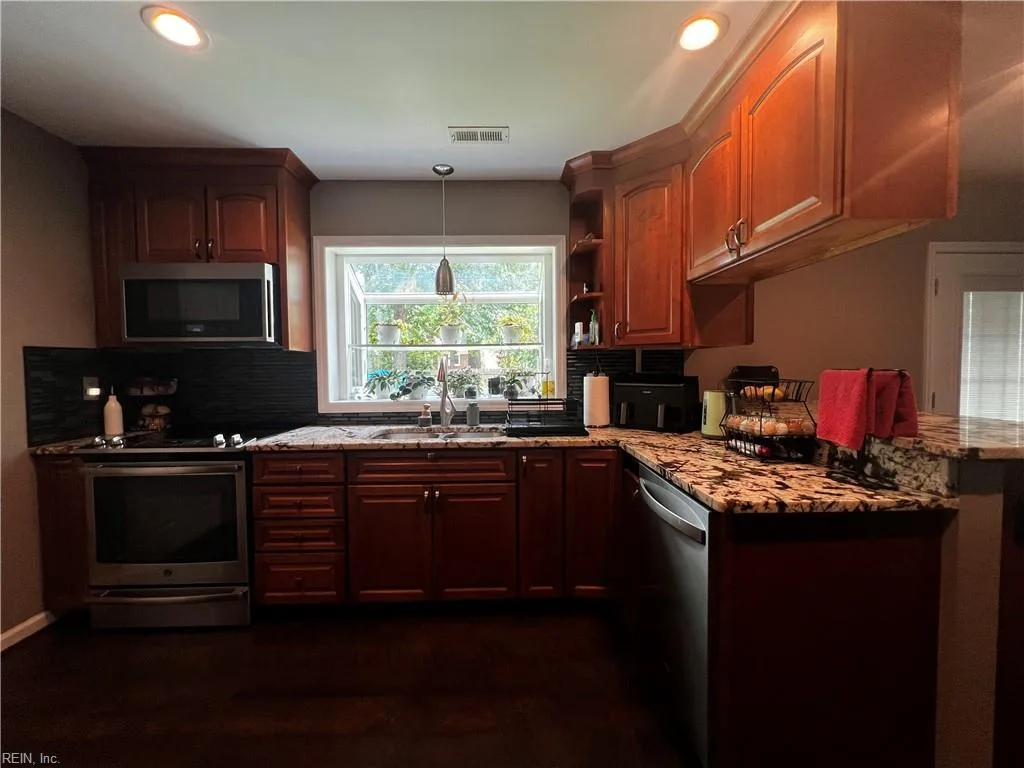 754 E Little Back River Rd, Hampton — photo