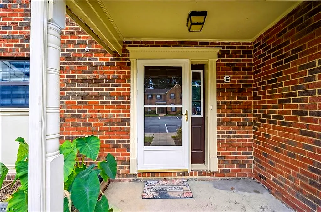 372 Circuit Ln #E, Newport News — photo