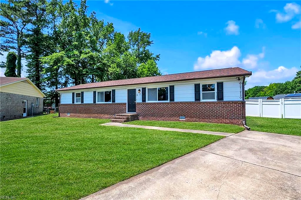 7 Lake Forest Ct, Portsmouth — photo