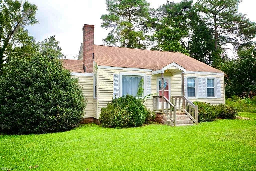106 Greenbrier RD, CHESAPEAKE VA 23320