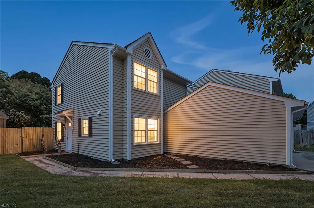 10 Warwick CIR, CHESAPEAKE VA 23320