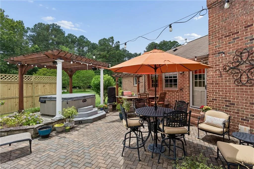 125 River Point DR, YORKTOWN VA 23693