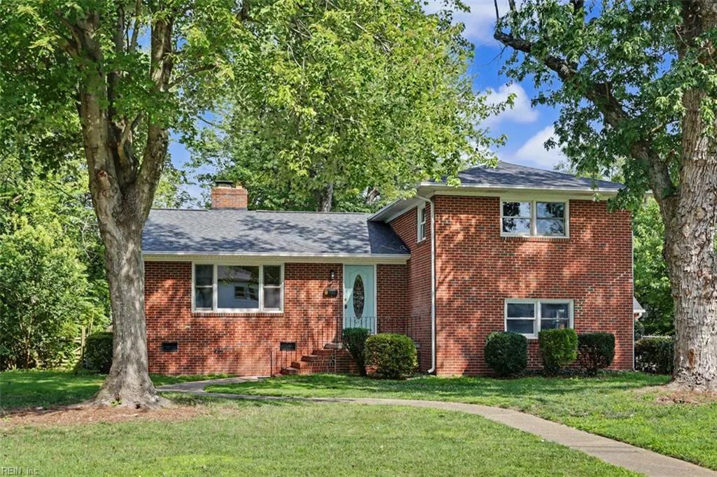 8 Riverdale DR, HAMPTON VA 23666