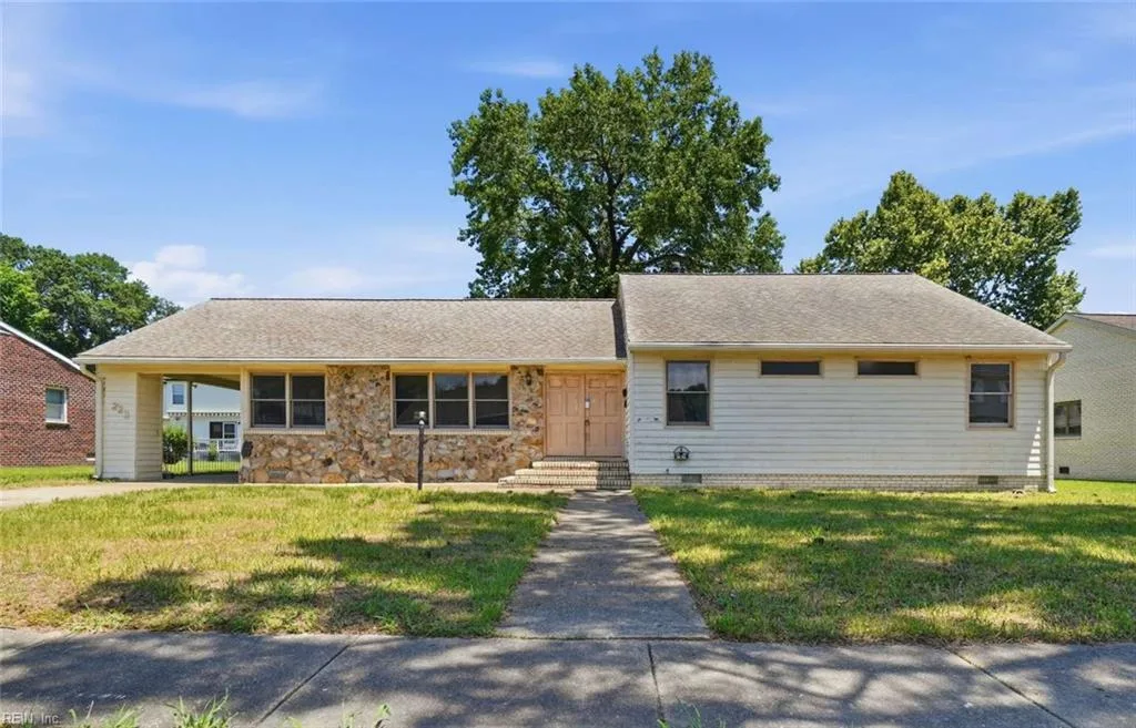 223 Woodbury Forrest DR, HAMPTON VA 23666