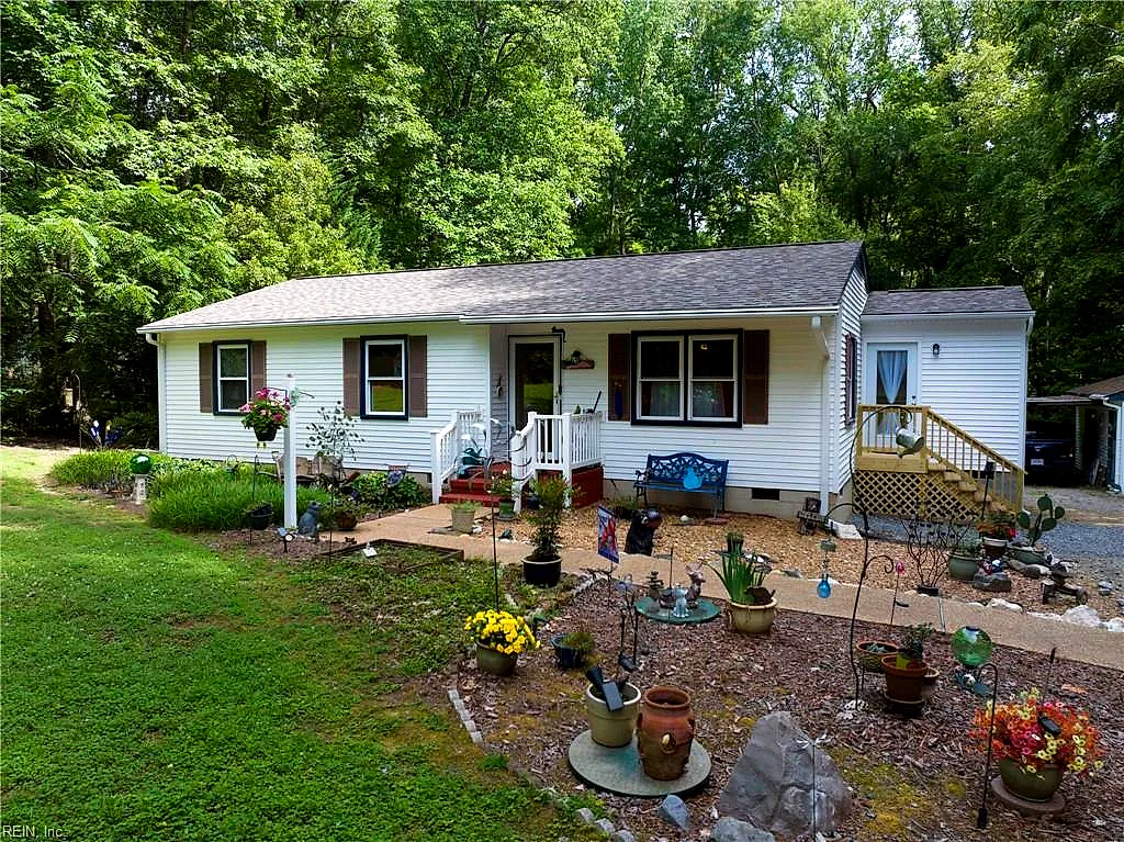 6394 Meadow Dr, Gloucester — photo