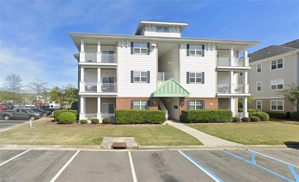 4332 Hillingdon BND #208, CHESAPEAKE VA 23321