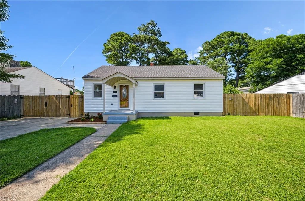 218 Castlewood RD, PORTSMOUTH VA 23702
