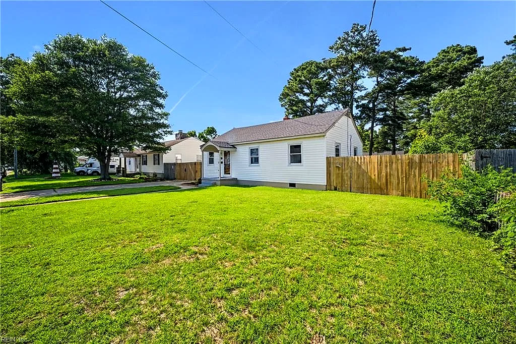 218 Castlewood Rd, Portsmouth — photo