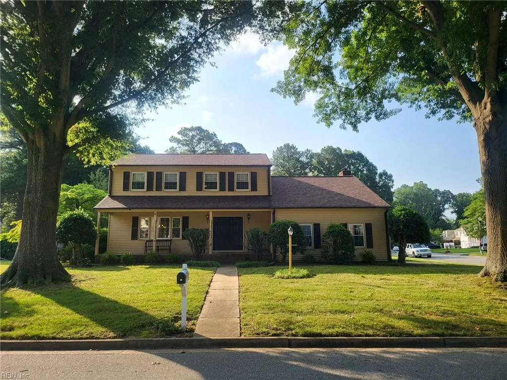 24 E Governor DR, NEWPORTNEWS VA 23602
