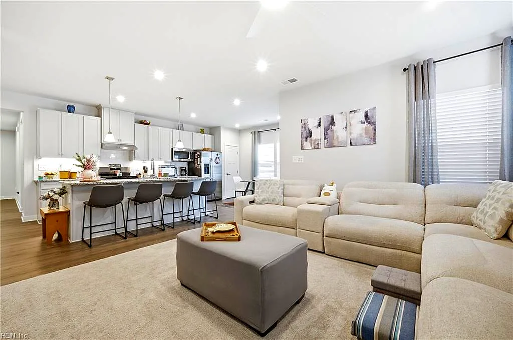 2104 Mainsail Dr, Carrollton — photo