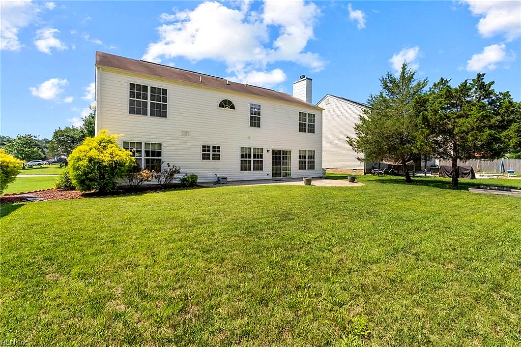 100 Pinyon Pnes, Yorktown — photo