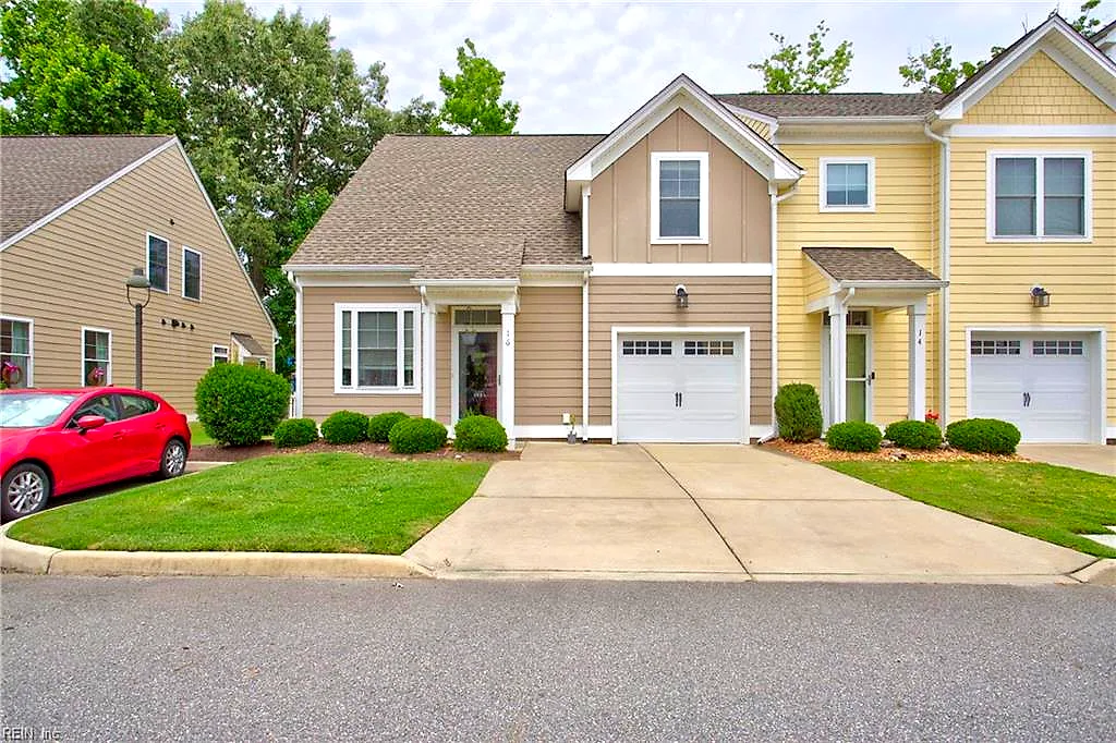 16 Village Park LN, POQUOSON VA 23662