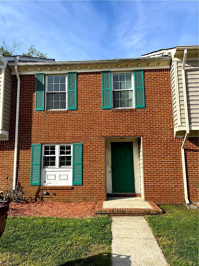824 Huntly DR, CHESAPEAKE VA 23320