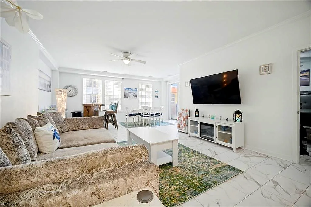 3738 Sandpiper RD #122B, VIRGINIA BEACH VA 23456