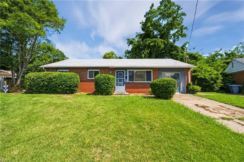 709 Houston AVE, HAMPTON VA 23669