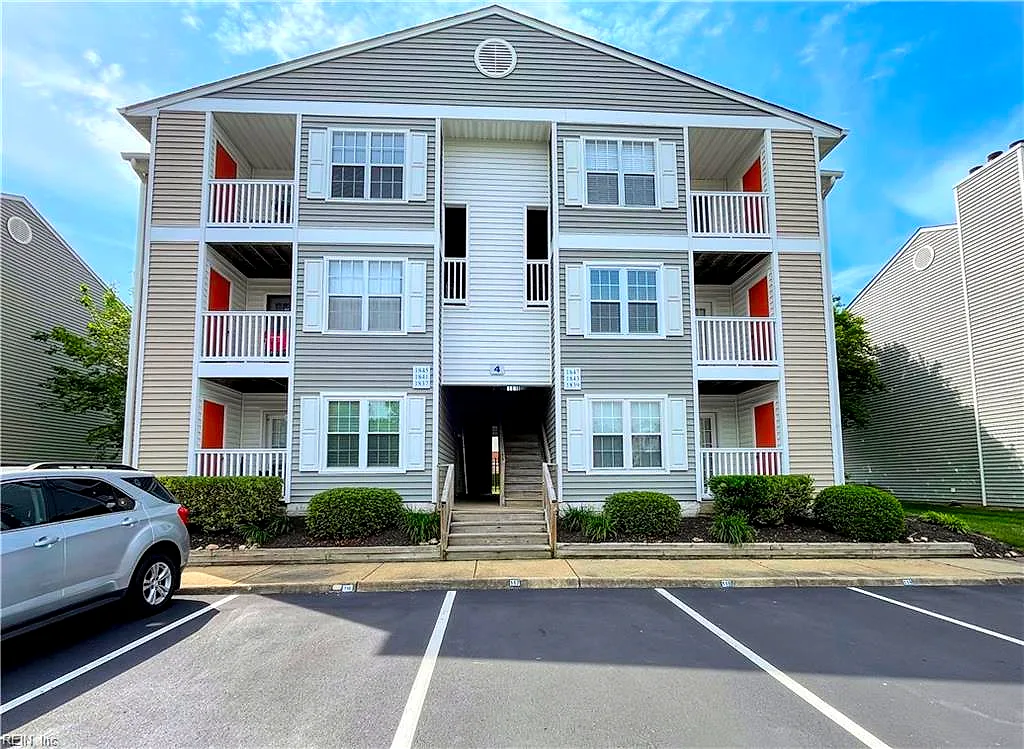 1843 Chantilly Ct #404, Virginia Beach — photo