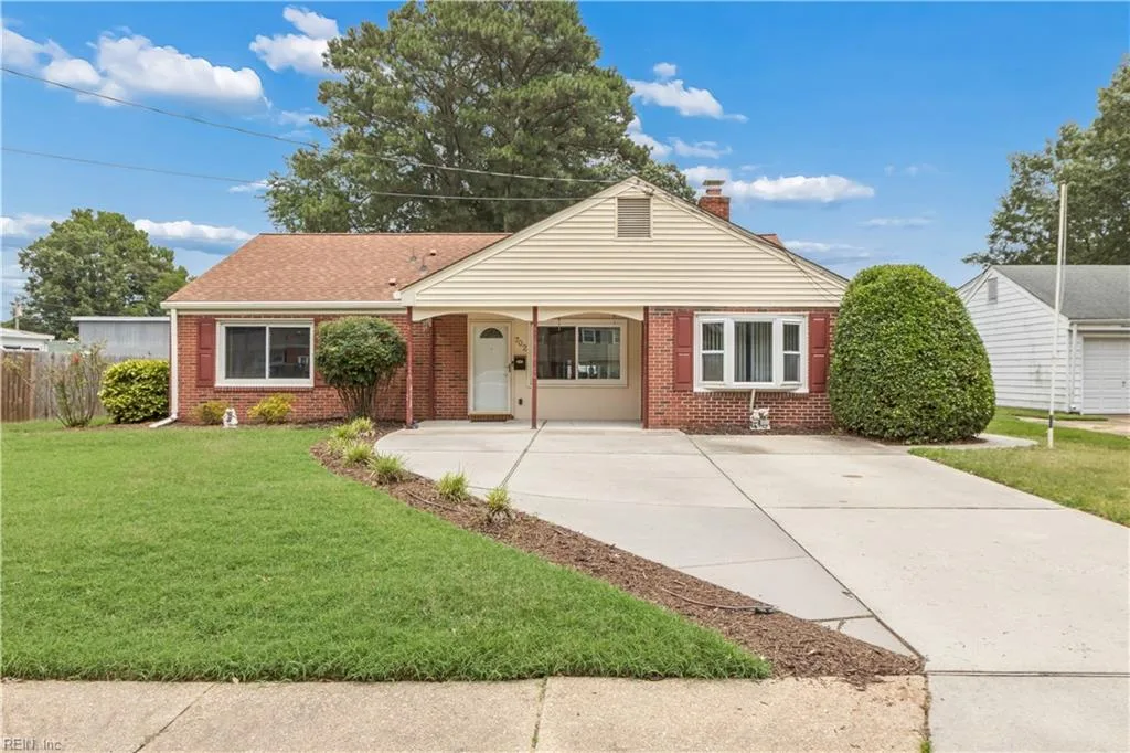 702 Essex Park DR, HAMPTON VA 23669