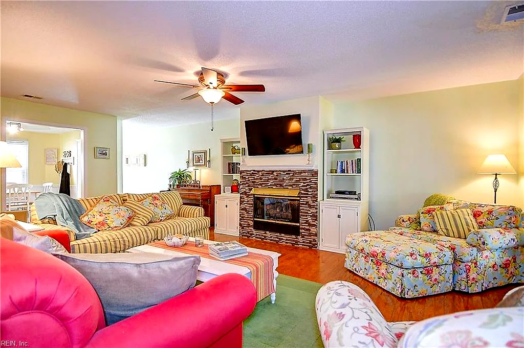 306 Esplanade Pl, Chesapeake — photo
