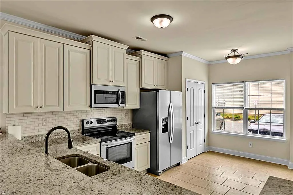 2833 Estella WAY, CHESAPEAKE VA 23325