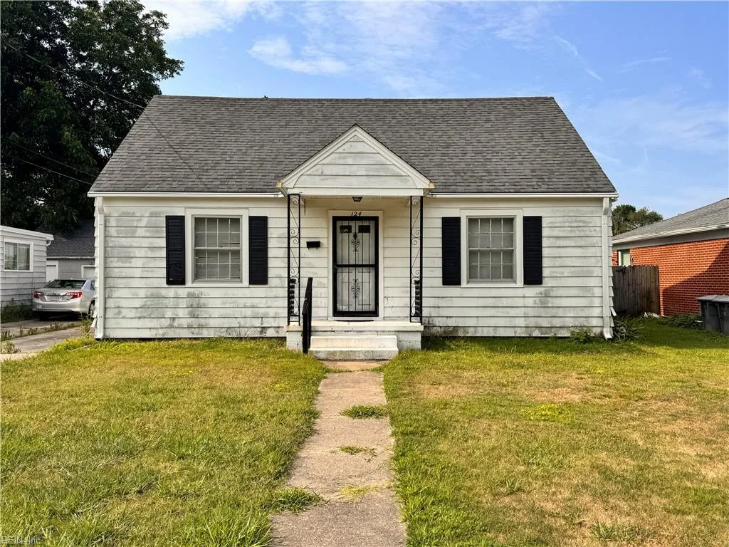124 Chichester AVE, HAMPTON VA 23669